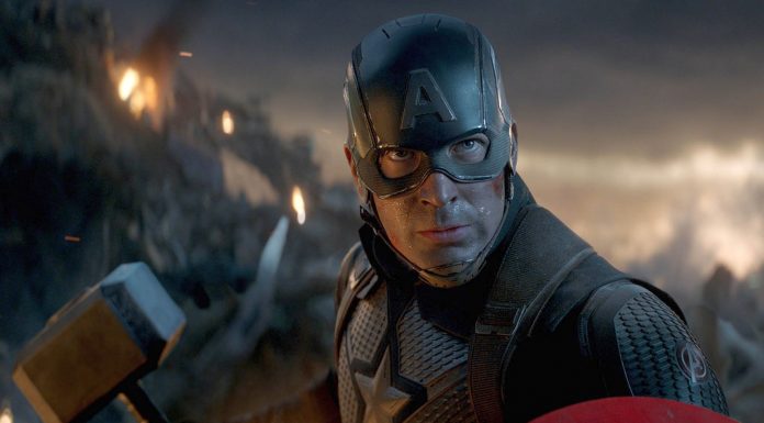 Капитан Америка с молотом Тора/ Фото: кадр из «Мстители: Финал»