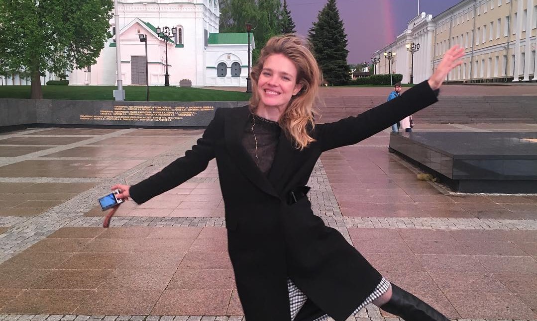 Без фаты и кринолинов: Наталья Водянова поделилась первыми фотографиями со свадьбы