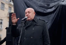 Михаил Швыдкой посетил открытие скульптуры основателям Камерного театра Александру Таирову и Алисе Коонен