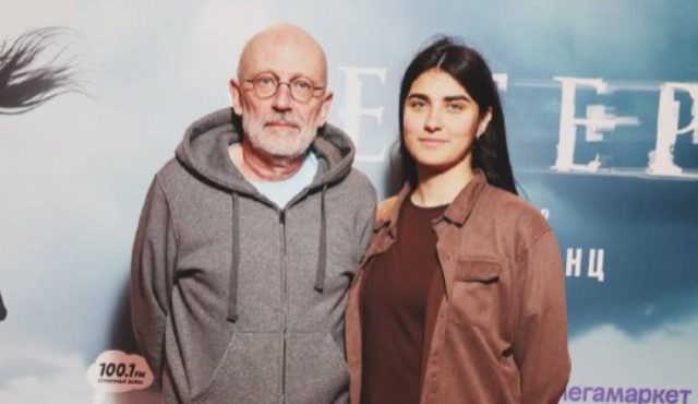 Телеведущий Александр Гордон вышел в свет с молодой женой