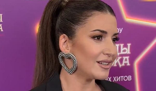 Жасмин раскрыла имя внука на концерте радио «Восток FM»