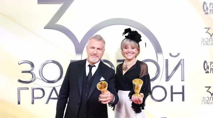 Пробовали на зуб, подбрасывали, целовали: как звезды получали драгоценный юбилейный «Золотой Граммофон»