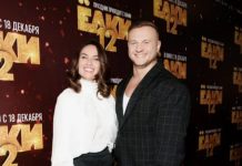 В кроссовках с биркой, по-домашнему, в костюме из гримерки: как только не нарядились звезды на премьере «Ёлки 12»