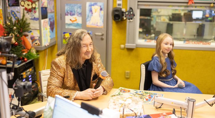 Игорь Николаев с дочкой, Владимир Маркони с сыном: как звезды поздравили Детское радио с 18-летием