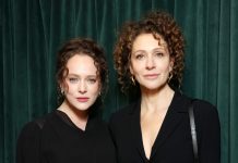 Аглая Тарасова с мамой Ксенией Раппопорт и сестрой, Юрий Колокольников и другие на премьере «Левши»