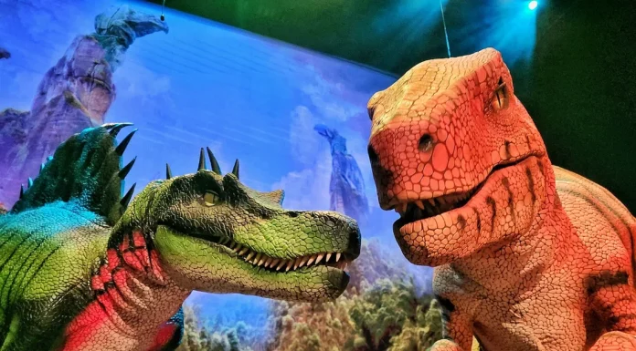 «Сафари с динозаврами» на сцене Театра Эстрады