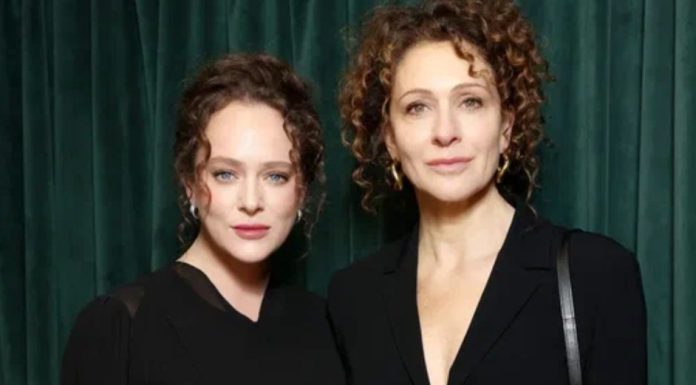 Аглая Тарасова с мамой Ксенией Раппопорт и сестрой, Юрий Колокольников и другие на премьере «Левши»