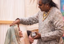 Сати Казанова получила монашеский статус