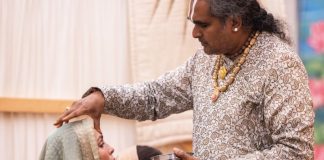 Сати Казанова получила монашеский статус