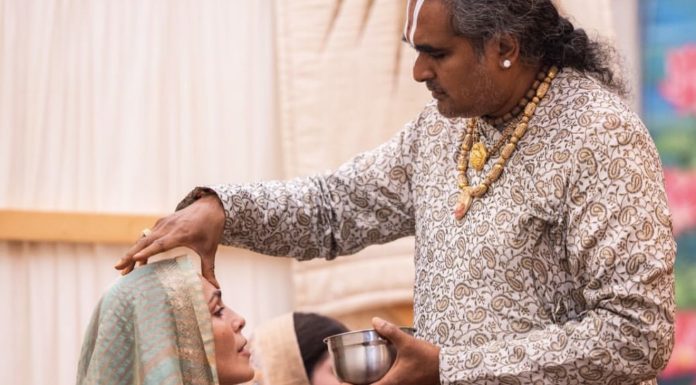 Сати Казанова получила монашеский статус