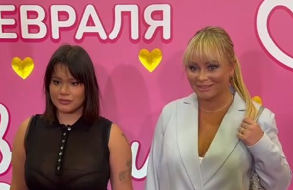 Дана Борисова за руку с дочкой, Дибров, Погребняк, Киркоров: премьера фильма с Бузовой «Равиоли Оли»