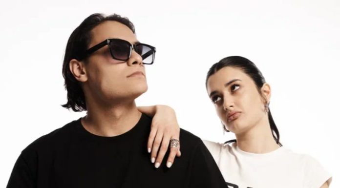 Группа «очки и кольца» представляет акустическую версию своей свежей песни