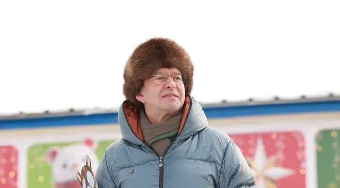 Константин Хабенский, Ксения Алферова, Женя Медведева: как прошел Благотворительный день на катке ВДНХ