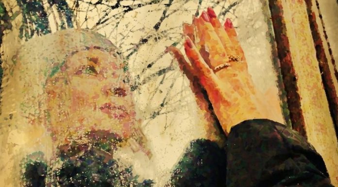 Ламповый вечер и поэтический байопик для друзей: «Отпечатки»