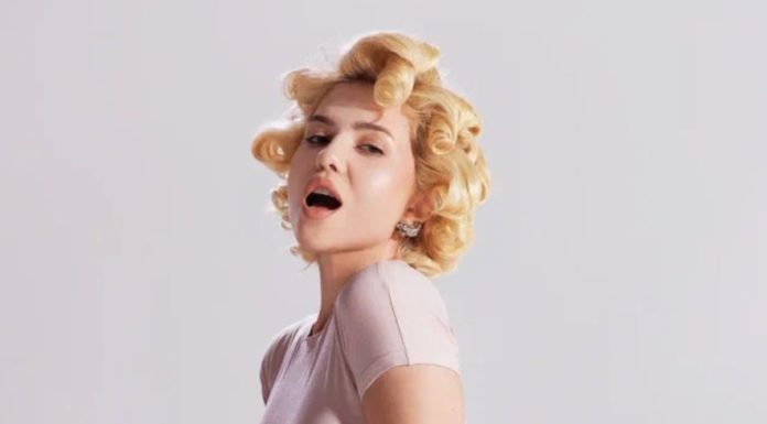 Первый сингл виральной нео-поп артистки в 2026 году в преддверии большого тура по стране