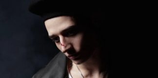 «Я жру на тарелке чистейший песок, мое тело прилипло к дивану»: как вам такое?