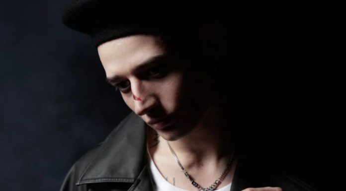 «Я жру на тарелке чистейший песок, мое тело прилипло к дивану»: как вам такое?