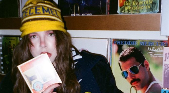 Садковская представила свой третий сольный сингл в жанре поп-рок