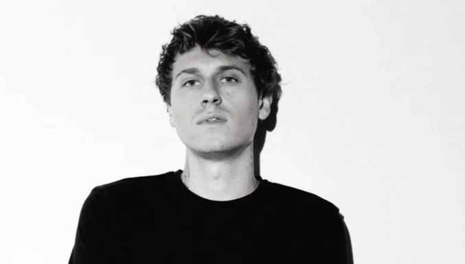 Восстать из пепла: Артём Кинг представляет новый трек «Феникс»