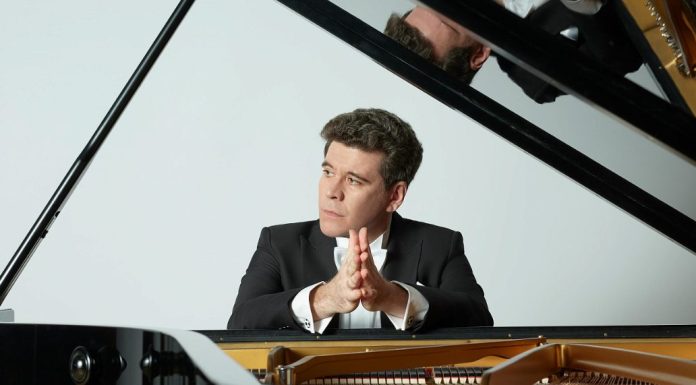 Кино о науке, выставки о любви и деньгах, спектакли о времени и памяти: культурные события апреля 2026