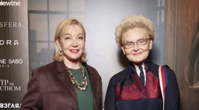 Ирина Хакамада, Елена Малышева, Екатерина Андреева на премьере в Театре на Страстном