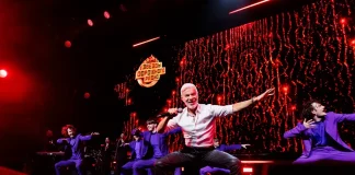 Вирусный танец Газманова, Антонов за белым роялем, Shaman в зрительском зале: «Звезды Дорожного радио» выступили в Москве