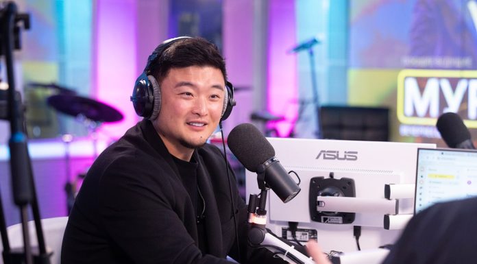 Из поп-звезд в монахи Шаолиня: Анатолий Цой ответил на острые вопросы о судьбе своего псевдонима