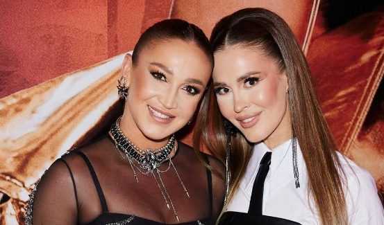 Беременная Анна Бузова показала первые фото с животиком