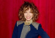 Елена Подкаминская появилась на премьере спектакля «Психопаты»