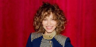 Елена Подкаминская появилась на премьере спектакля «Психопаты»