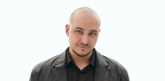 Мастер романса и лиричной поп-музыки Холла выпустил уже третий трек в этом году: «Она»
