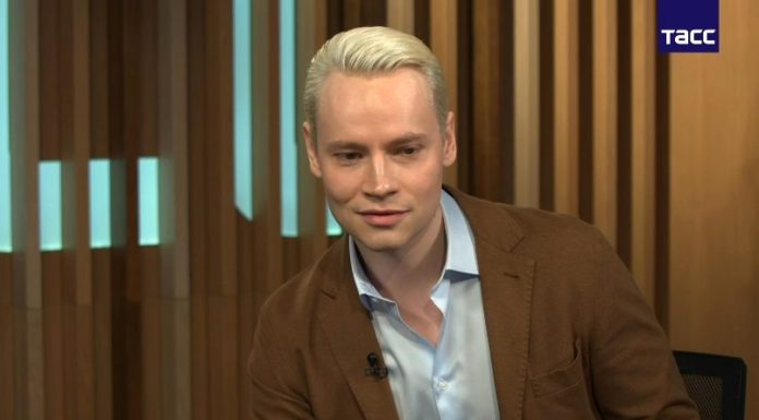 SHAMAN не стыдится упреков в том, что облизал лёд на Байкале