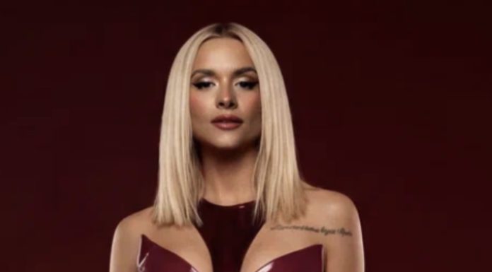 Победительница «Голоса» Александра Воробьева выпустила драматичную исповедь «Взрывая тишину»