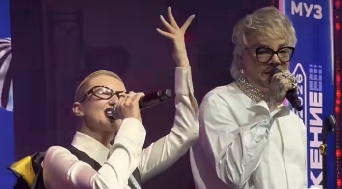 Киркоров с новым любимцем, Джиган и Самойлова рядом, но не вместе: красная дорожка гала-ужина Премии МУЗ-ТВ