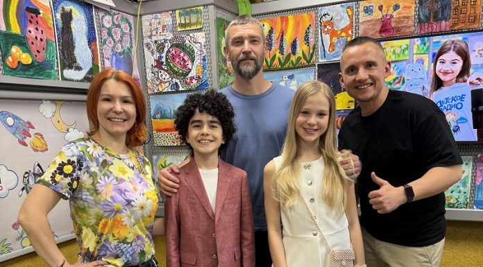 «Хотим покорить весь мир»: Владимир Кристовский с детьми устроил премьеру трибьюта Uma2rman