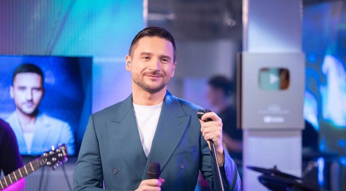 «Они как-то особенно меня любят»: Сергей Лазарев отметил 43-летие живым концертом и раскрыл секрет молниеносных переодеваний