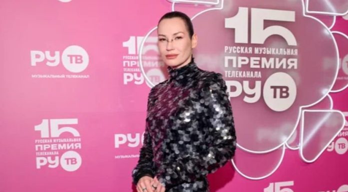 Ида Галич в роскошном платье с пайетками рассказала, как совмещает работу и семью