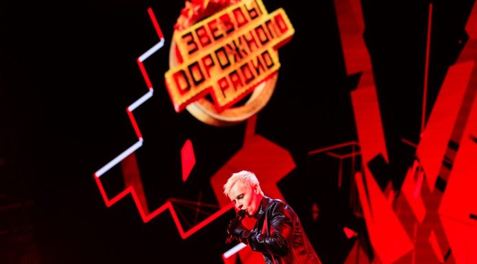 Кто станет секретным гостем премии «Звёзды Дорожного радио»: его песни знают все