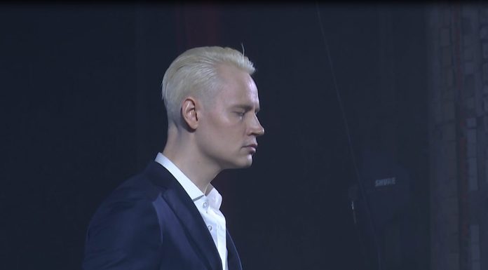 SHAMAN не смог сдержать слез во время исполнения песни «ЗА ТЕХ»