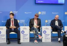 «Слушатель ищет в песнях смысл», — Роман Емельянов об изменениях в музыкальной индустрии