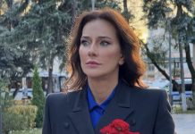 Елена Север исполнила песню «Верните память» на благотворительном концерте