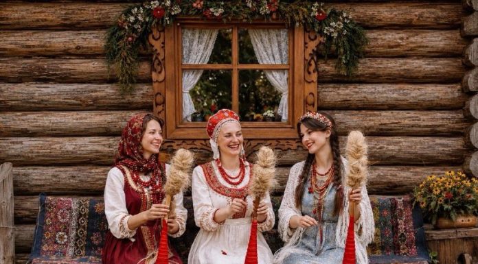 Сказки, хороводы, мастер-классы и яркая шоу-программа: фестиваль «Фолково»в парке «Сокольники»