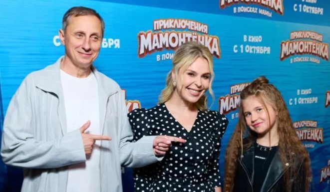 Филипп Киркоров с детьми, Пелагея с дочкой, Вадим Галыгин на премьере «Приключения мамонтенка. В поисках мамы»