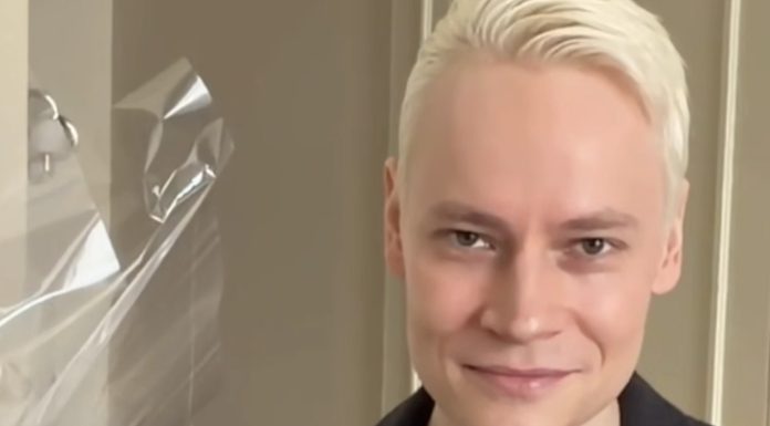«Я тебе его куплю»: SHAMAN поддержал школьницу, потерявшую телефон