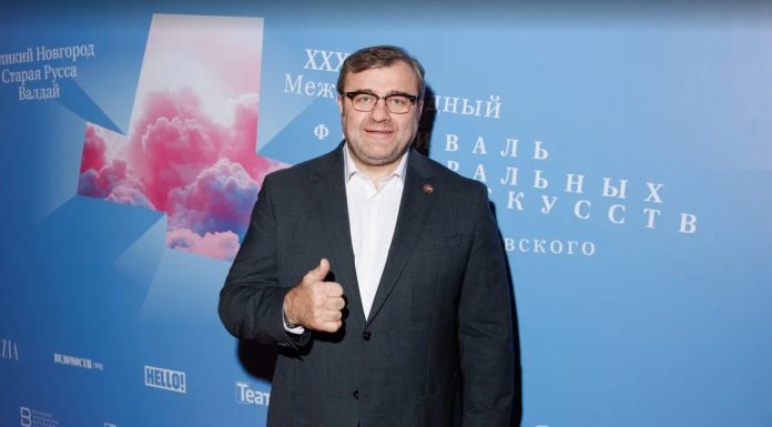 Михаил Пореченков, Александра Ревенко, Даниил страхов на открытии фестиваля имени Ф.М. Достоевского